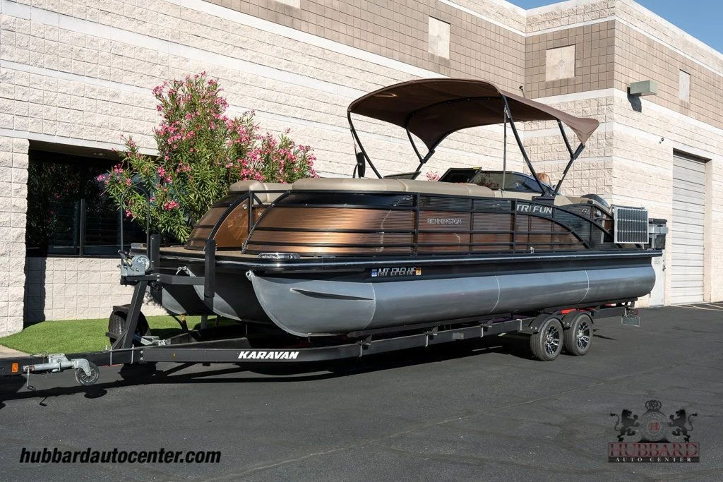 2021 Bennington Q25SB Tritoon + Karavan Trailer - 300 Yamaha Engine