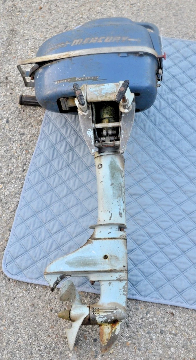 NEW LISTINGVINTAGE 1960's MERCURY Silent SIX 6" OUTBOARD BOAT MOTOR